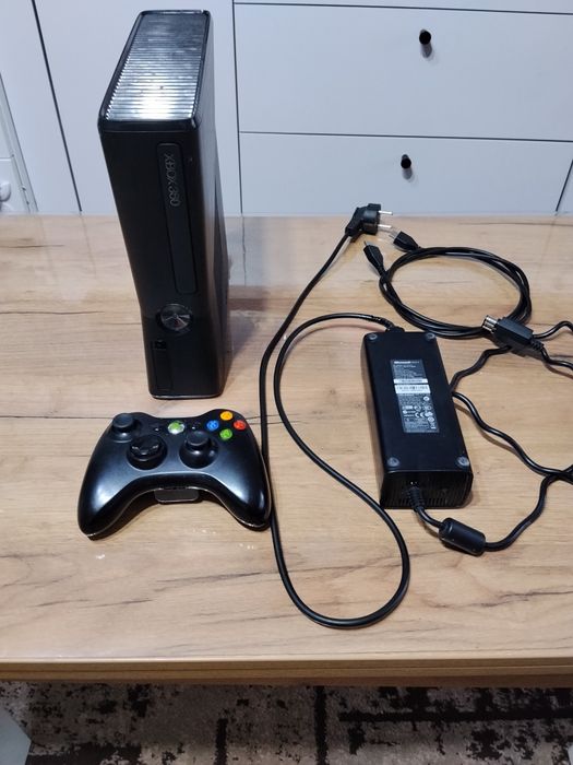 Xbox 360 Slim 320 GB Aurora