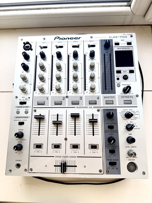 Мікшер Pioneer DJM 700