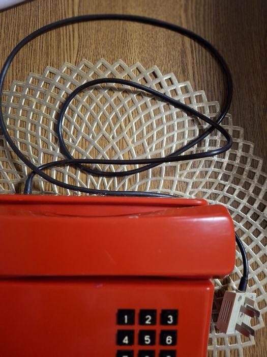 Kultowy Telefon PRL Tulipan RWT Telkom – Czerwony Vintage Design 1978