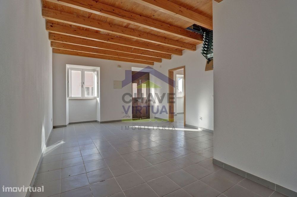 Moradia V1 c/ Sótão Amplo e Terraço Peral - Cadaval