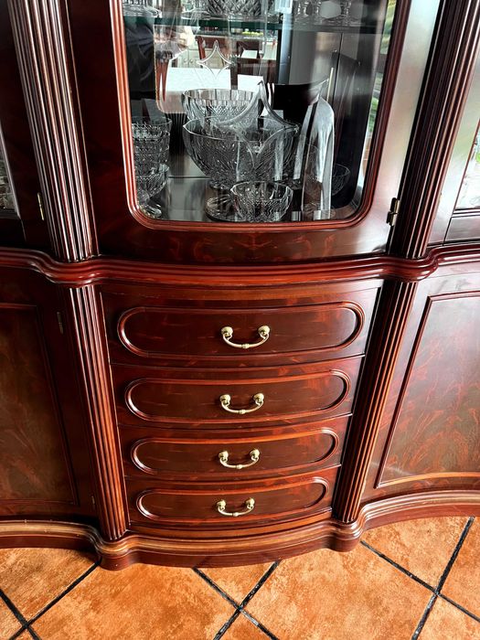 Conjunto móvel cristaleira + mesa jantar + 6 cadeiras