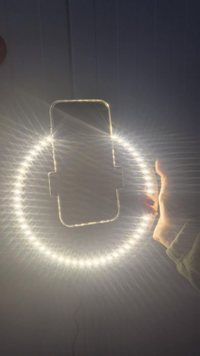 lampa pierscieniowa z uchwyrem na telefon