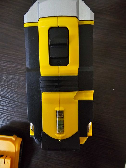 Ударний шуруповерт DeWALT DUKU DCD796  з набором інструментів