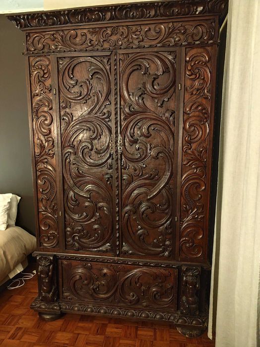 Guarda- fatos antigo restaurado