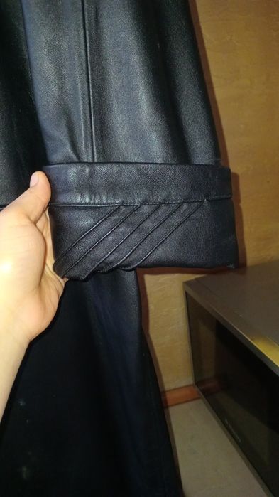 Черный кожаный плащ