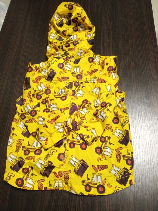 Продам красивую ветровку.