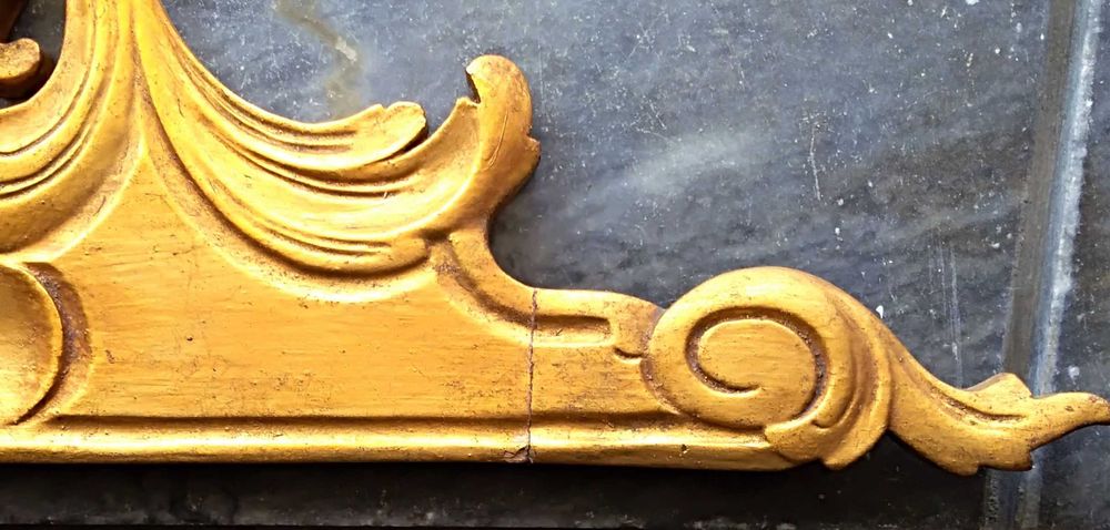 Adorno de parede em madeira trabalhada artesanalmente