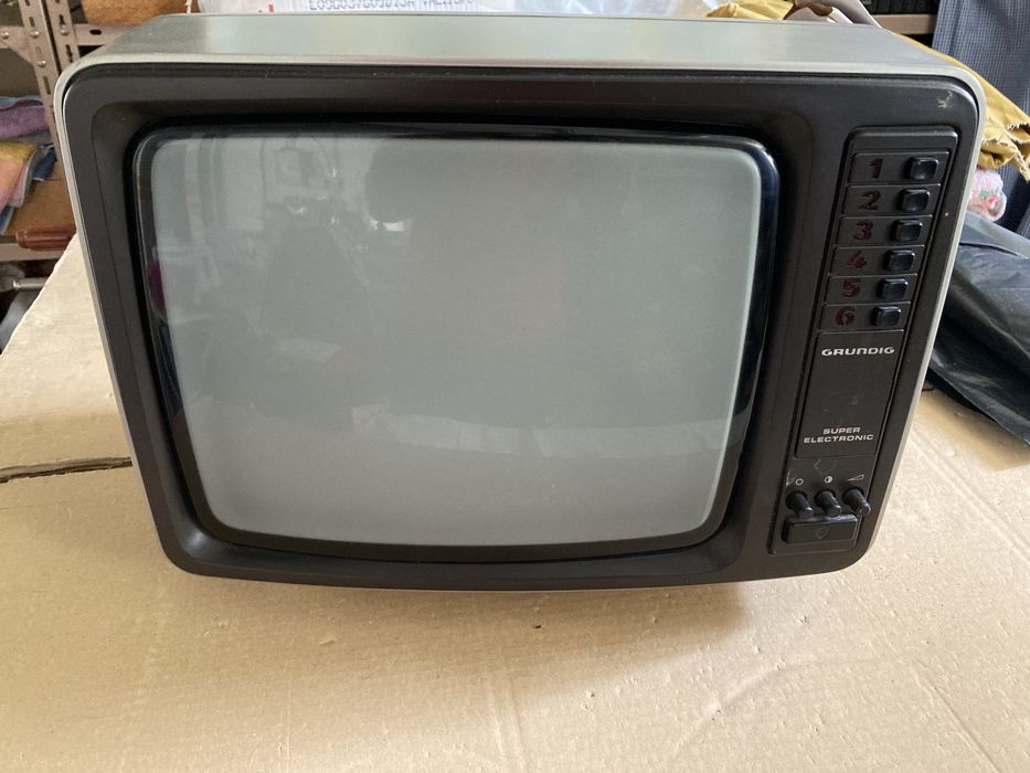Televisão Grundig a preto e branco