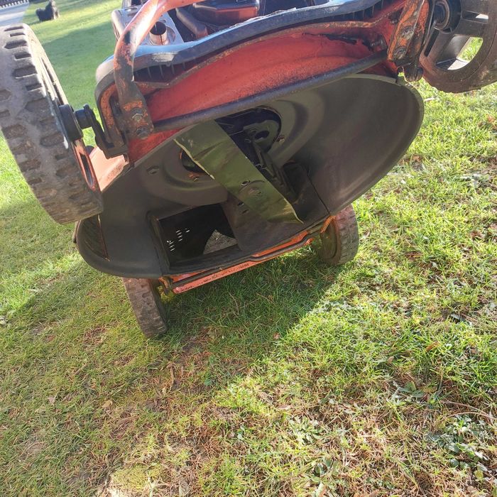 Kosiarka spalinowa z napędem