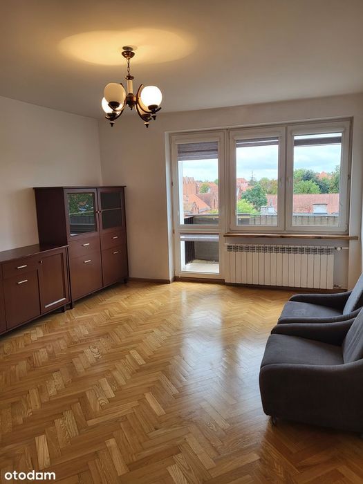 Przestronne mieszkanie w centrum z balkonem i piwnicą
