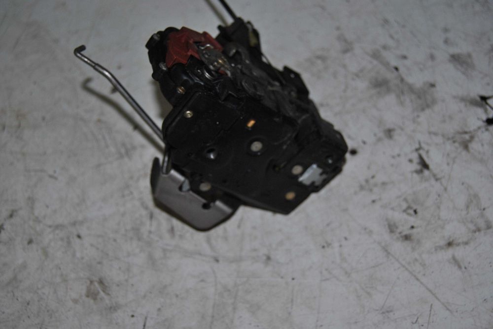 Zamek drzwi Audi A4 B6 1.9 TDi