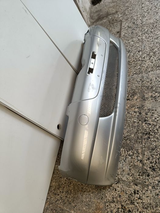 Para choques Toyota Yaris 2001
