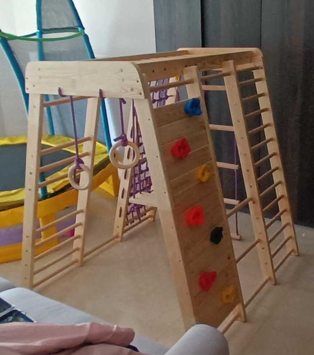 Centro de atividades em madeira, rede de escalada, parque infantil, ginásio selva de interior