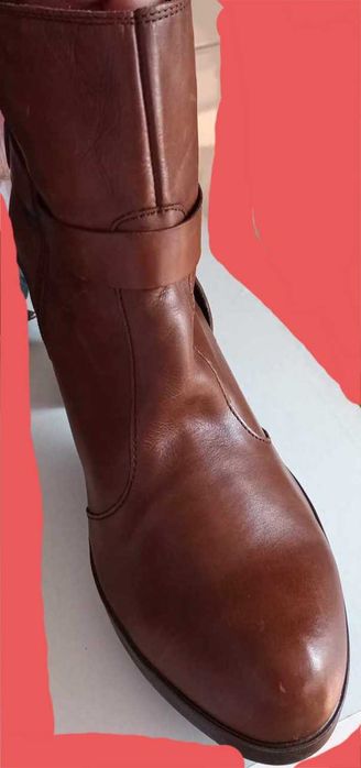 Botas novas em pele, tamanho 40
