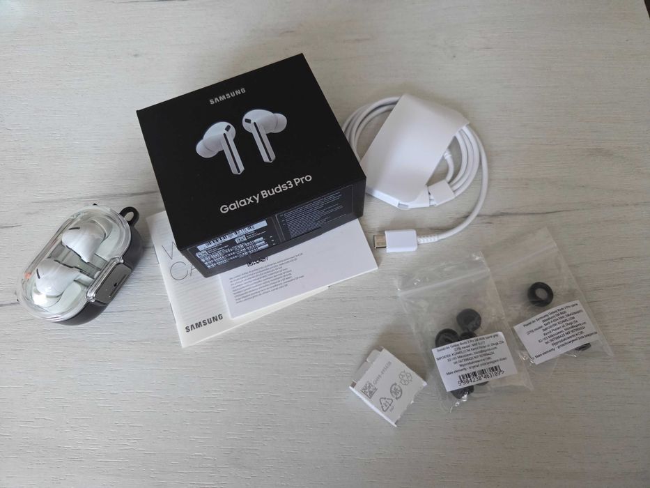 Słuchawki Samsung Galaxy Buds 3 PRO + Etui+ Dodatkowe nakładki