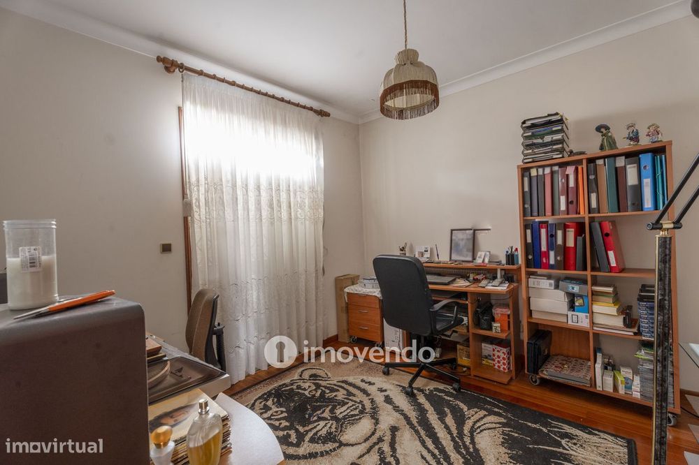 Moradia T4 com garagem, em Vila Nova da Telha, na Maia