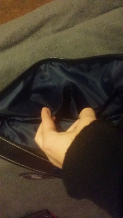 Czarna torba klasyczna na regulowanym pasku NOWA