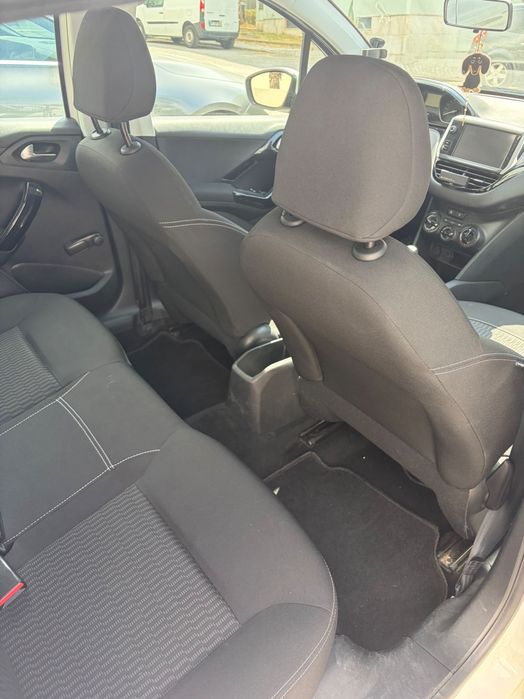 Peugeot 208 — fotografia 6
