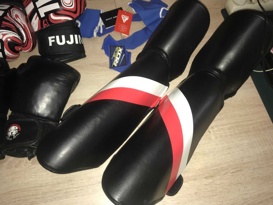 luvas e utensílios  de boxe