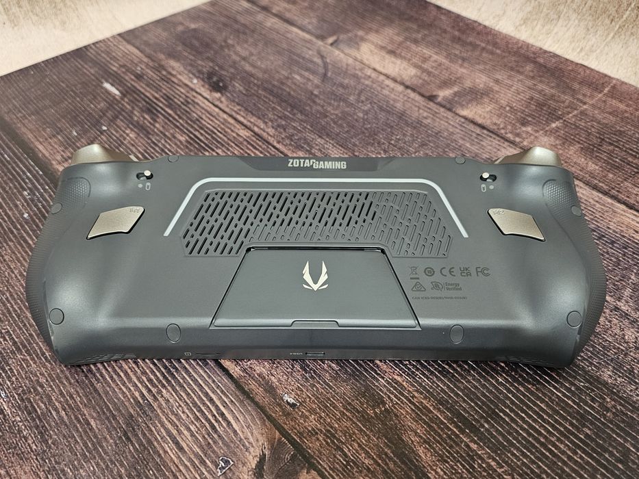 Ігрова консоль Zotac Gaming Zone (Ryzen 7 8840U) 512Gb AMOLED 120Hz