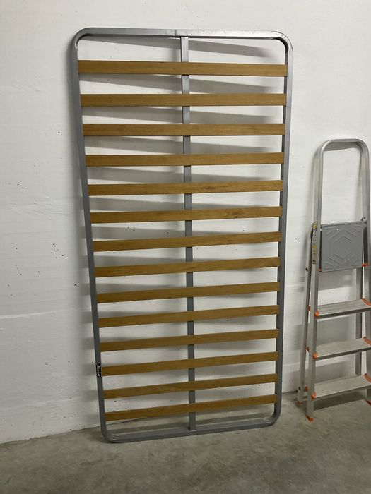 Estrado para a cama 195x95 (sem pés) ainda disponivel em Loures