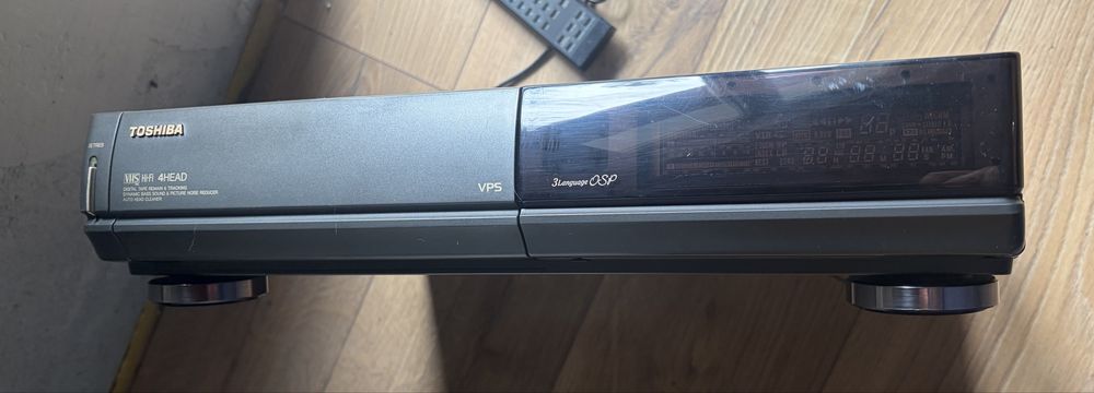 Magnetowid analogowy VHS v-711g z pilotem. Super stan