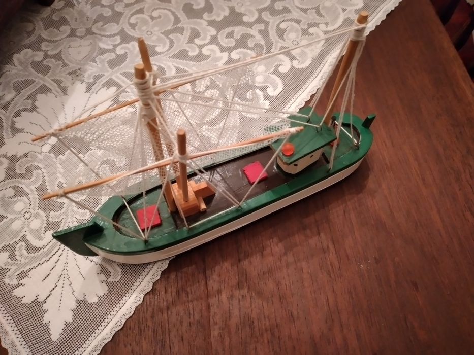 Barco / traineira de madeira