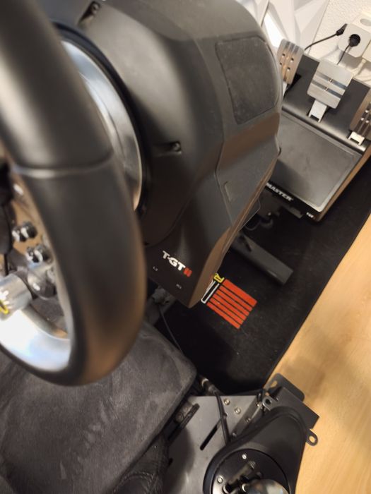 Playseat com volante thursmaster tgt2