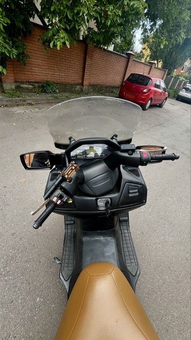 Suzuki Burgman 650 2004p.