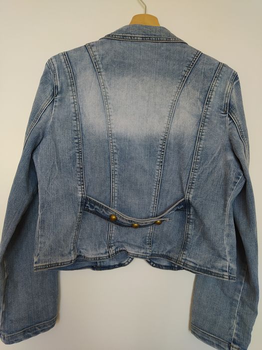 dżinsowa kurtka z ćwiekami