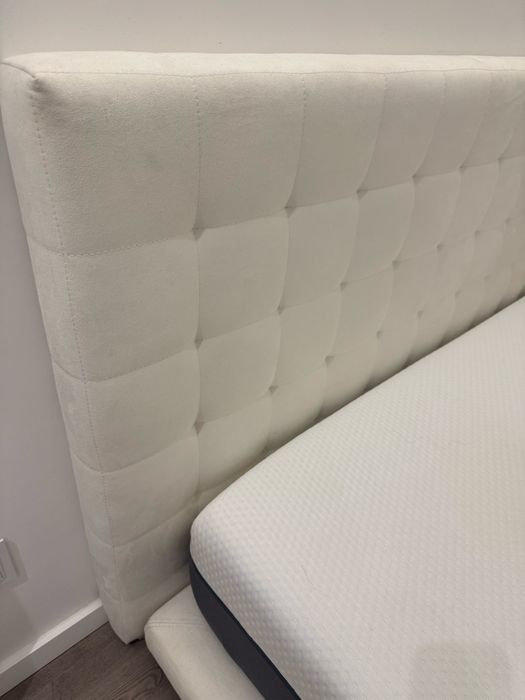 Cama de casal em tecido tipo camurça