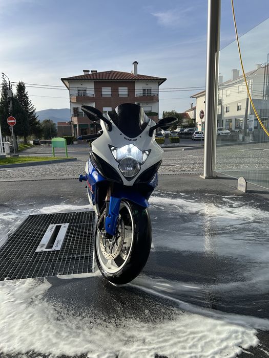 Suzuki GSX-R 1000cc com extras