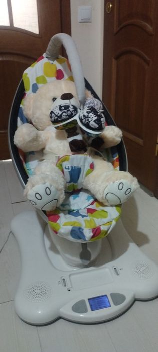 Заколисуючий центр 4moms 2.0