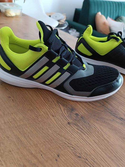 Damskie buty Adidas w rozmiarze UK 5,5