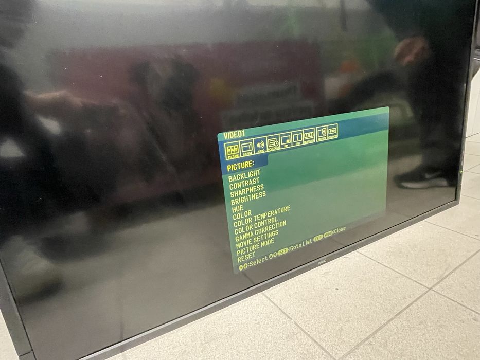 Monitor wielkoformatowy nec multisync v552