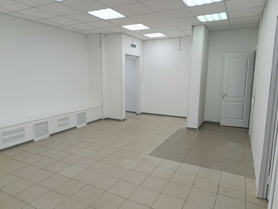 Оренда магазин 54м2 Академіка Вальтера 7.