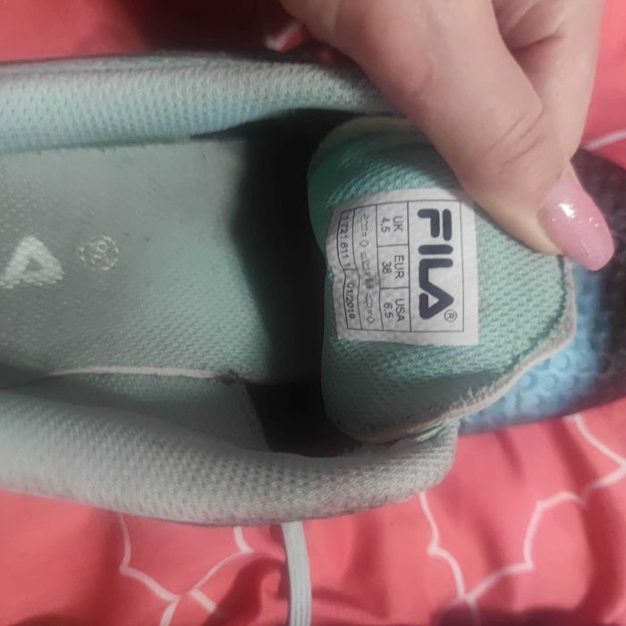 Продам футбольные бутсы