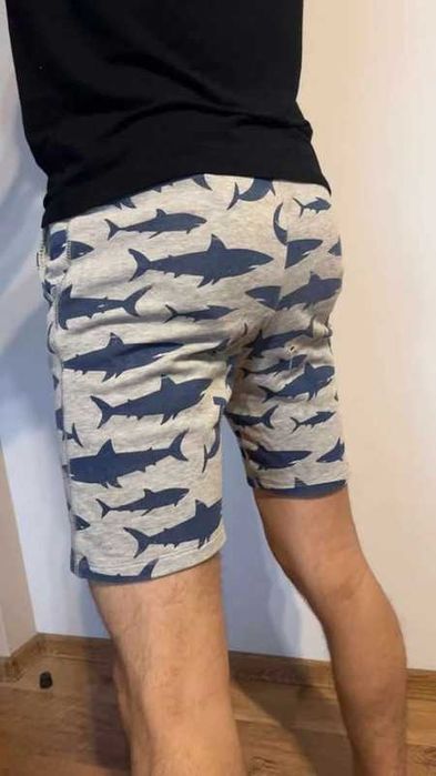Krótkie spodenki w rekiny