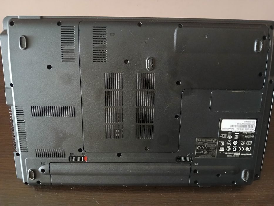 Ноутбук eMachines E528