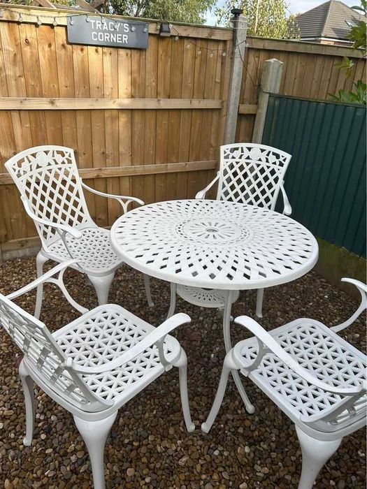 Zestaw aluminiowych mebli ogrodowych. Unikatowy komplet