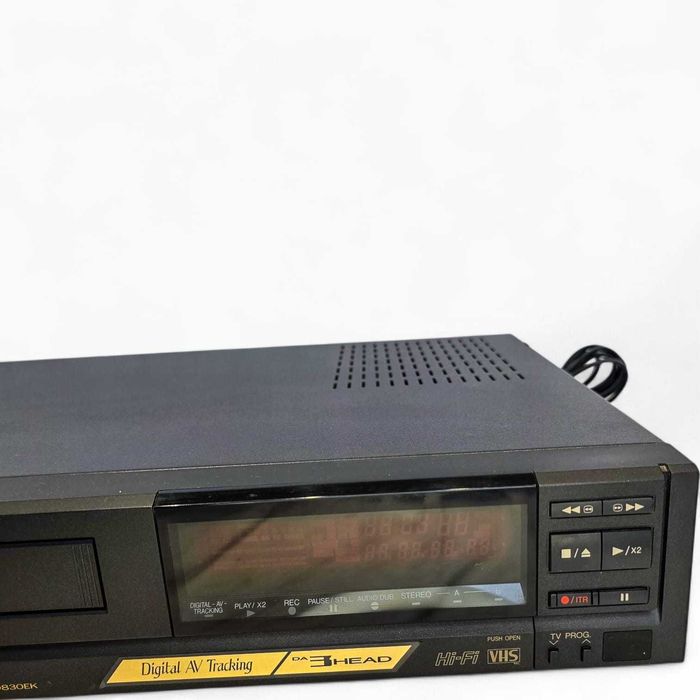 Leitor VHS JVC HR-D830EK | Hi-Fi Stereo | Digital AV Tracking | 3 Head