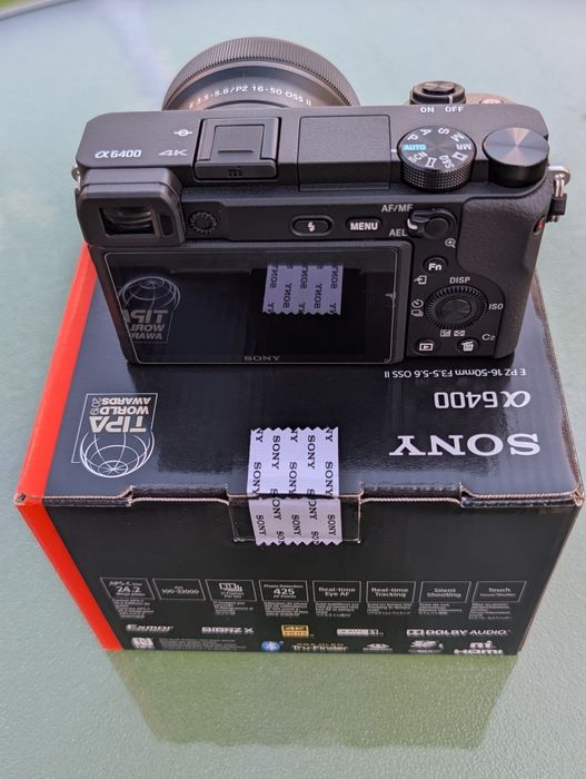 Sony Alfa 6400 com lente Sony  16-50mm
