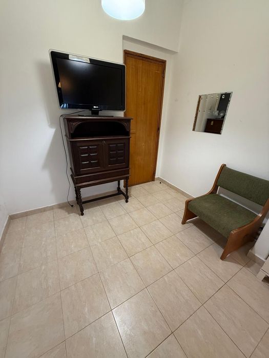 Alugo quarto em Moscavide .