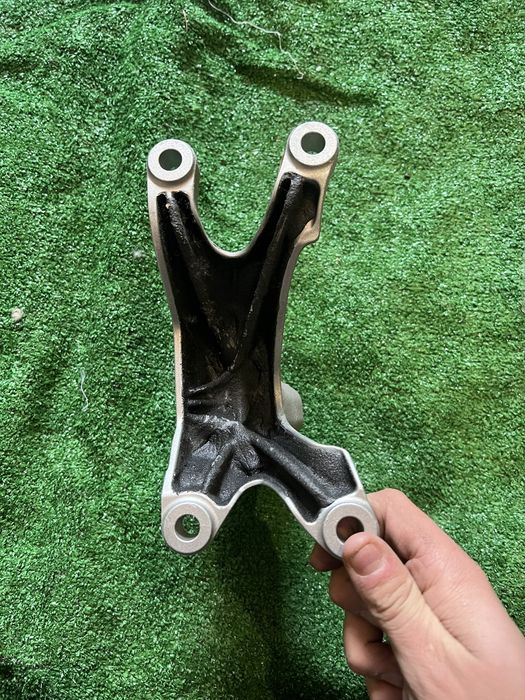 Лапа двигуна бмв кронштейн мотора g30 g11 g32 g01 g02 g05 g06 g07 bmw