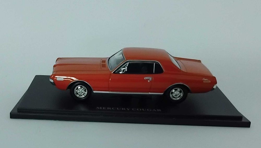 Mercury Cougar. Legend Series. 1:43.   30€.  Vendo miniatura da minha coleção.