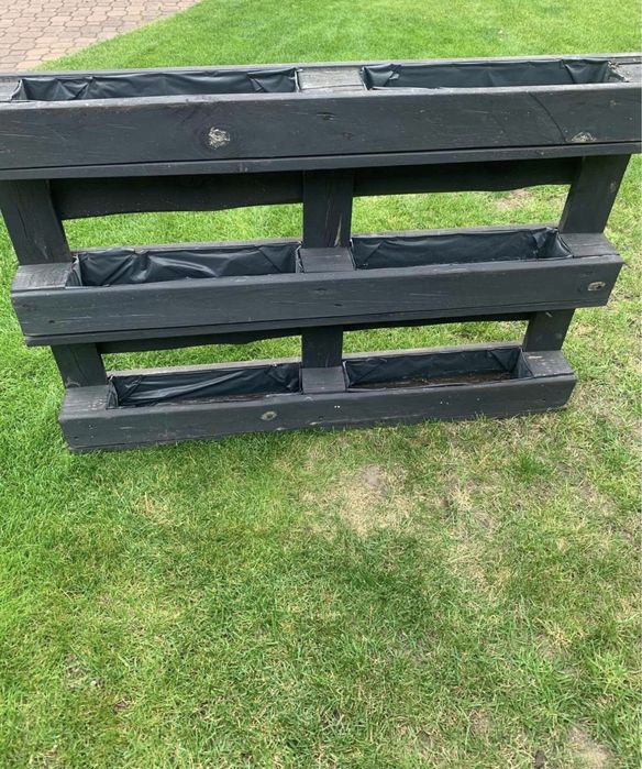 Donica z palety na ziola i kwiat kwietnik szary