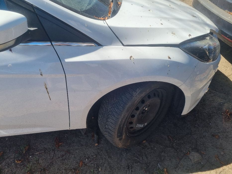 Błotnik prawy przód Ford Focus Mk3 AP