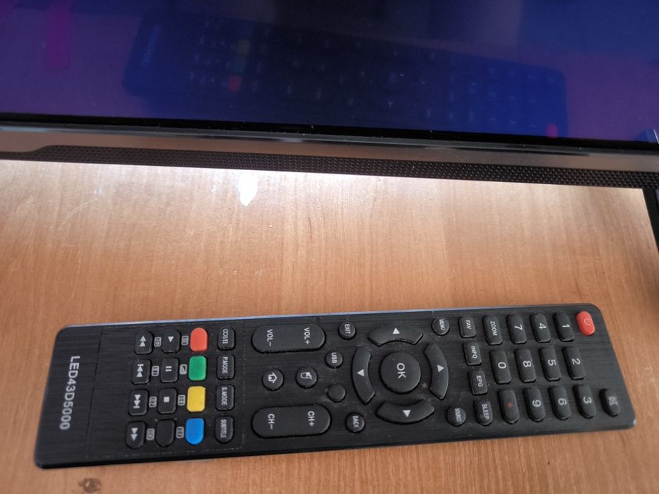 Продаю телевизор bravis 32g5000 Smart + T2 Black
