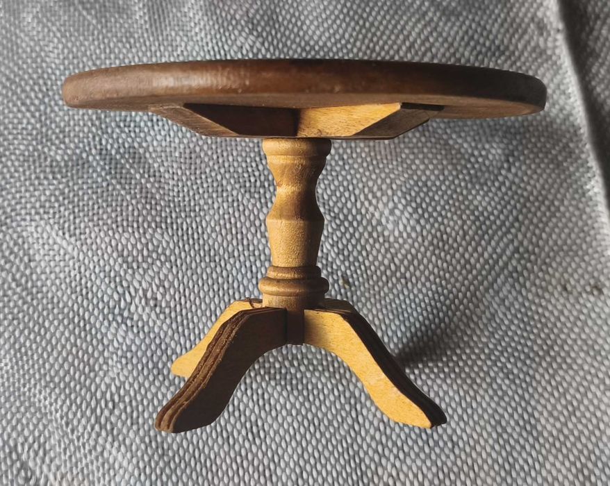 Mesa redonda casa de bonecas