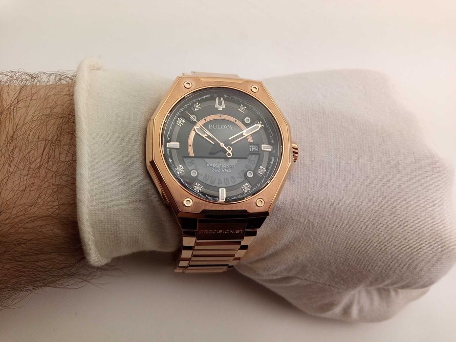 Bulova X Diamon 97D129 - 8 бриллиантов, точность 262кГц, гнутый сапфир